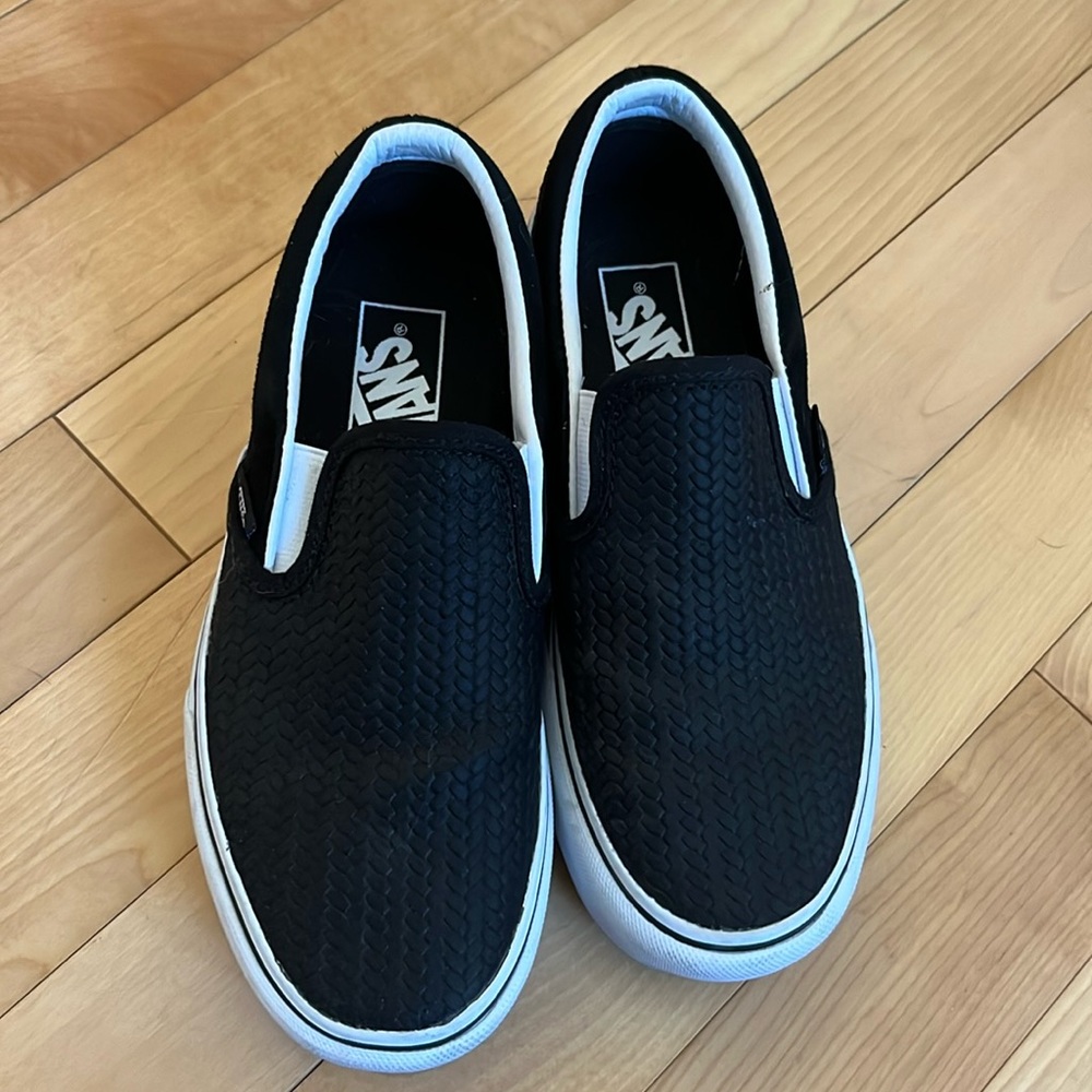 Vans Classic Slip-On Women's Sneakers in Black